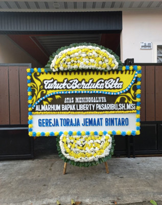 Papan Bunga Duka di Nusawungu