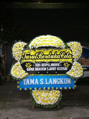 Papan Bunga Duka di Nusawungu